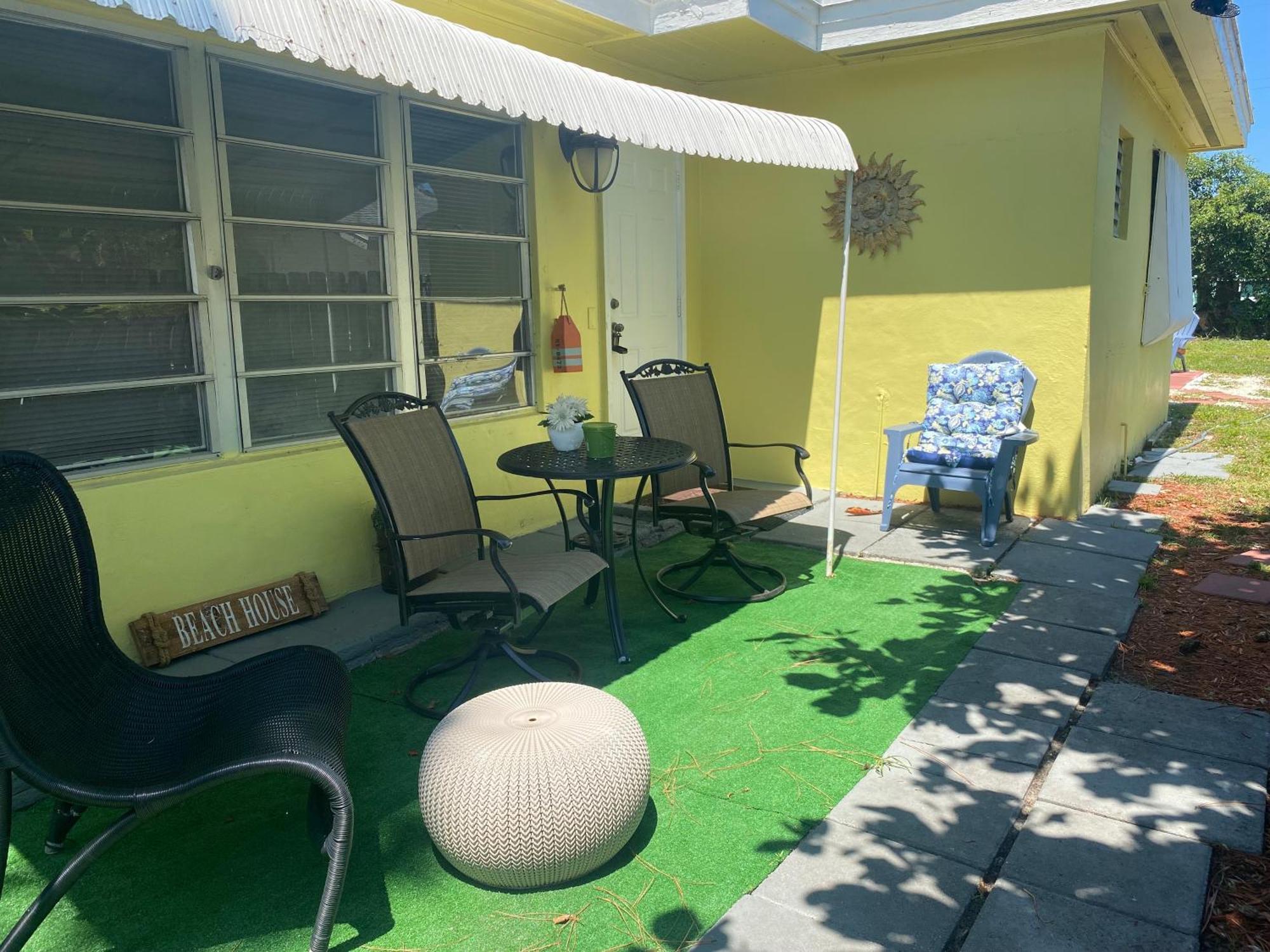 3 Bedroom House Fenced Backyard Private Patio Areas Grill Firepit Plenty Parking! Quick Access 10 Min To Beach Airport Delray West Palm レイク・ワース エクステリア 写真