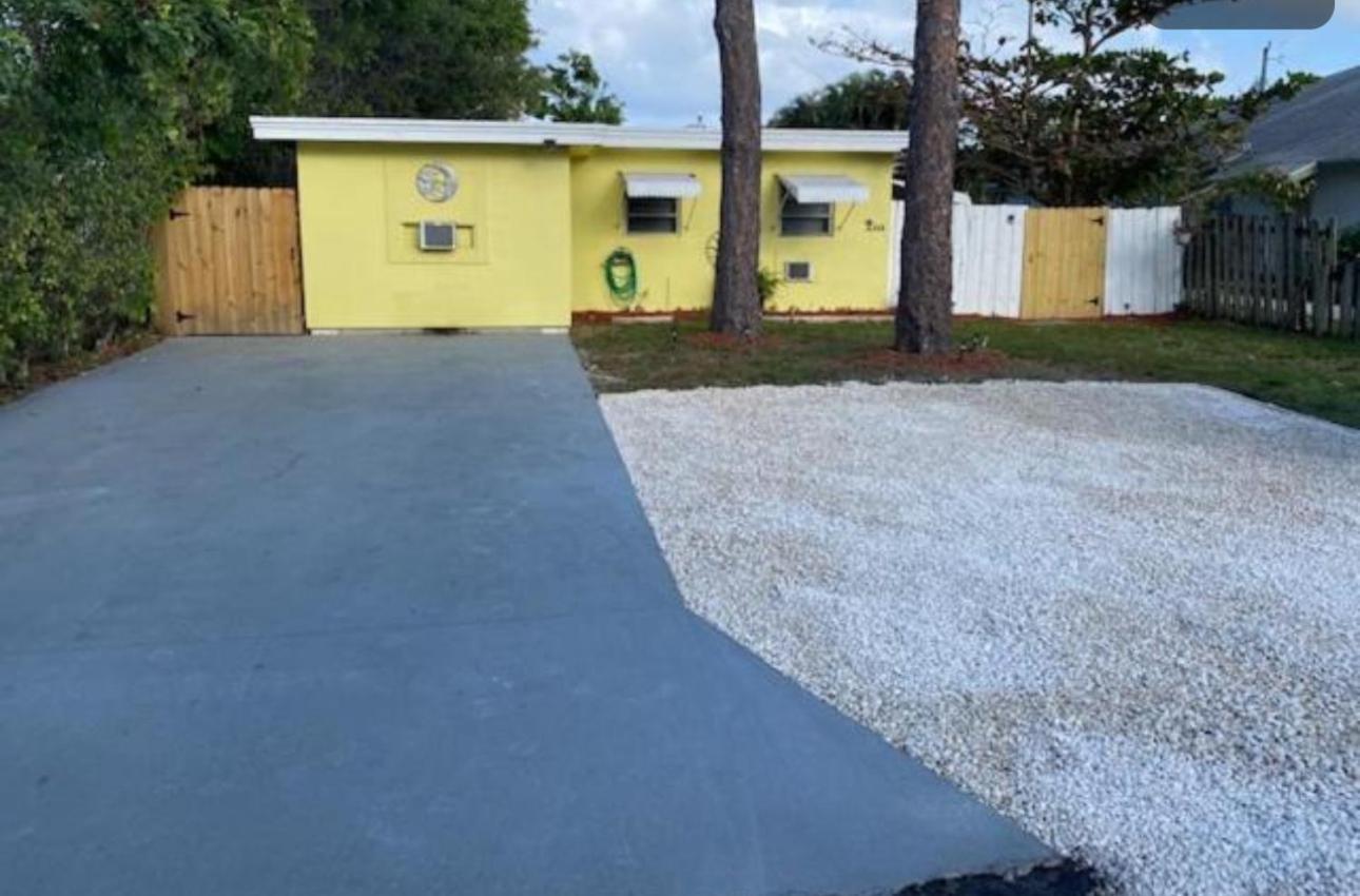 3 Bedroom House Fenced Backyard Private Patio Areas Grill Firepit Plenty Parking! Quick Access 10 Min To Beach Airport Delray West Palm レイク・ワース エクステリア 写真