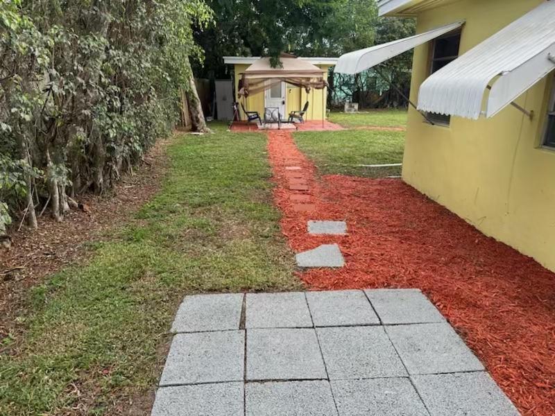 3 Bedroom House Fenced Backyard Private Patio Areas Grill Firepit Plenty Parking! Quick Access 10 Min To Beach Airport Delray West Palm レイク・ワース エクステリア 写真
